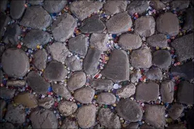 Trois Parisiens ont fini la nuit au poste vendredi dernier et ont eu plusieurs jours d'ITT. Qu'avaient-ils fait, selon l'un des protagonistes ?