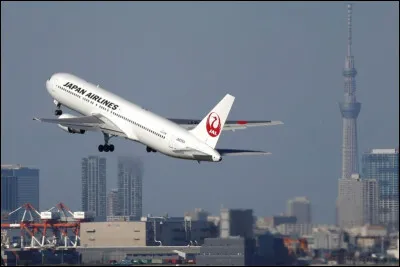 Par où passe le trajet le plus court pour aller de Paris à Tokyo en avion ?
