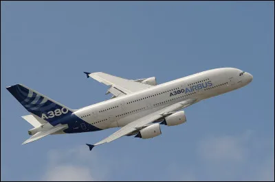 Combien de passagers peut emporter l'Airbus A 380, qui fut en 2006 le plus gros avion civil ?