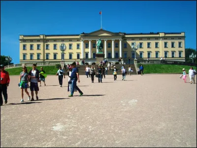 Direction l'ouest et Oslo. Quel monument n'est pas à sa place ?