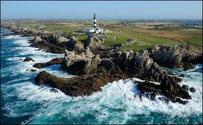 Parmi ces personnalités, qui n'est pas né en Bretagne ?