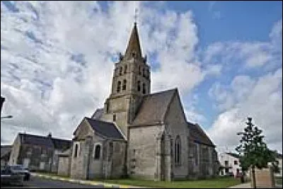 Nous sommes maintenant dans le Centre-Val-de-Loire, devant l'église Saint-Martin de La Chapelle-Saint-Martin-en-Plaine. Commune de l'arrondissement de Blois, elle se trouve dans le département ...