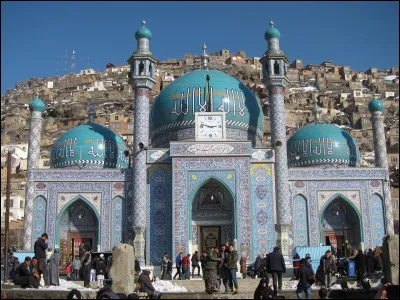 Pays : Outre le Pakistan, quel est l'autre pays asiatique qui parle l'ordu et le pashtou comme langues officielles et qui est connu pour les villes de Kandahar et Hérat ?