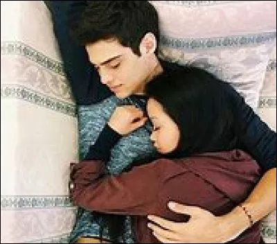 Où Lara Jean embrasse-t-elle Peter pour la première fois ?