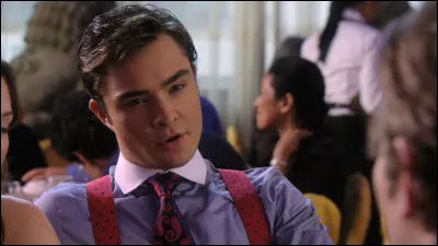 Pourquoi, dans le dernier épisode de la saison 3, Dan donne-t-il un coup de poing à Chuck ?