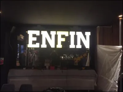 Quelle proposition n'est pas un antonyme de "enfin" ?