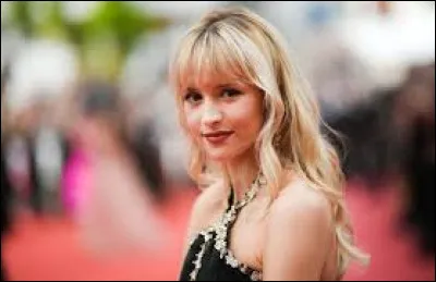 Le premier album studio d'Ang&egrave;le sorti en 2018 s'appelle "Oui mais non".