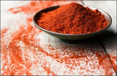 Le paprika est obtenu à partir du fruit mûr, séché et moulu du poivre rouge.