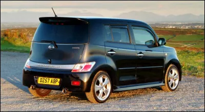 Je vous ai gardé la plus belle pour la fin : il s'agit d'une Daihatsu, le modèle ... (C'est à vous de complétez !)