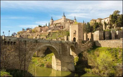 Pour quoi la ville de Tolède est-elle réputée ?