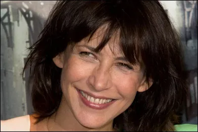 Qui évoque gentiment les seins de Sophie Marceau dans la chanson ''Au ras des pâquerettes'' ?
