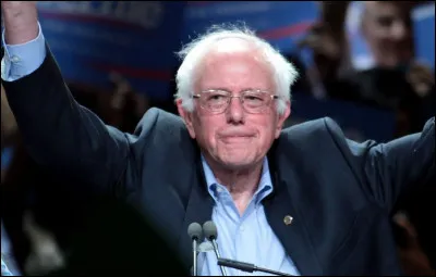 Cet homme politique américain, membre de la Chambre des représentants puis sénateur des États-Unis pour le Vermont, candidat aux primaires du parti démocrate en 2016 puis en 2020, c'est ... Sanders.