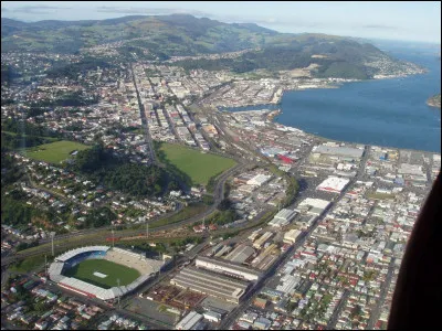 Dans quel pays peut-on visiter les villes de Dunedin, Hamilton et Christchurch ?
