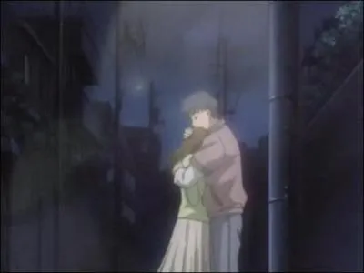 Qui est la femme dans les bras du voisin de Hideki ?