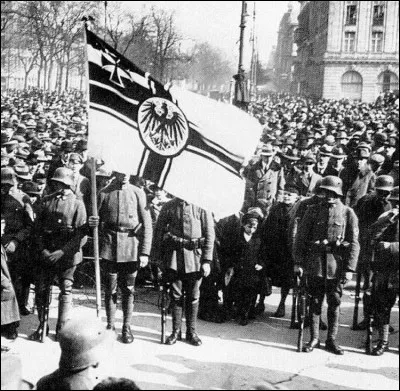 Entre le 13 et le 17 mars 1920, en Allemagne, la jeune r&eacute;publique de Weimar affronte une tentative de coup d'&Eacute;tat men&eacute;e par les corps francs et des groupes d'extr&ecirc;me droite, et soutenue par des courants conservateurs. Quel est le nom donn&eacute; &agrave; ce coup d'Etat ?