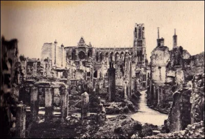 Pour la France, l'Allemagne doit payer des r&eacute;parations : la conf&eacute;rence de Spa, qui se r&eacute;unit du 5 au 16 juillet pour discuter l'application pratique du chapitre des r&eacute;parations d&eacute;cide que ...