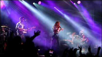 Qui chantait en duo avec Dalida la chanson "Paroles, paroles..." ?