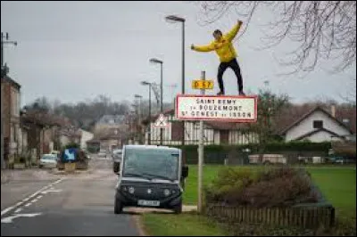 Nous sommes à l'entrée de Saint-Rémy-en-Bouzemont-et-Saint-Genest-et-Isson. Commune Marnaise, elle se situe en région ...