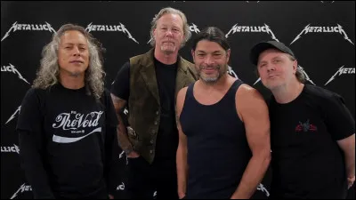 Qu'a fait Metallica en août comme bonne action pour un hôpital ?