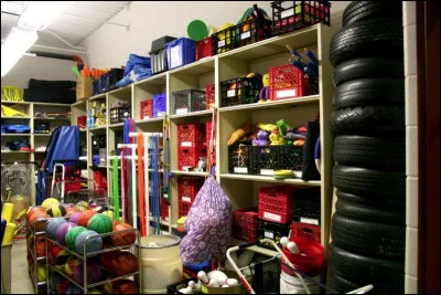 Située juste à proximité de la question ci-dessus, cette pièce sert à entreposer l'ensemble des matériels de sport. Combien de pneus comptez-vous ?