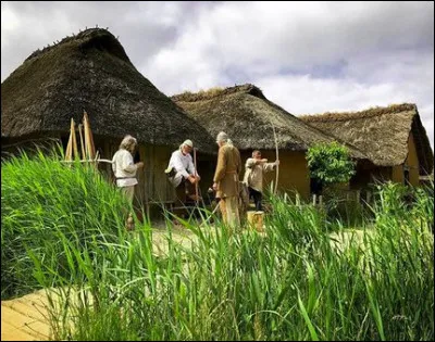 Le Musée viking d'Haithabu est un village reconstitué autour de vestiges vikings et notamment ceux d'un navire. Dans quel "pays", le plus septentrional d'Allemagne ?