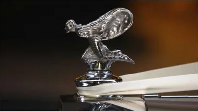 Quelles voitures de luxe ont une statuette ailée sur le capot ?