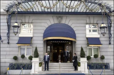 Combien d'étoiles sont attribuées au maximum aux hôtels de luxe en France ?