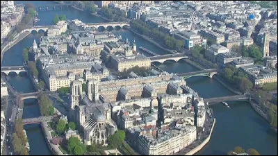 Quelle ville est surnommée ''La capitale mondiale du luxe'' ?