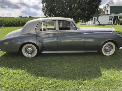 Cette marque de voiture est souvent considérée comme le summum du luxe à l'anglaise ; quel est son nom ?