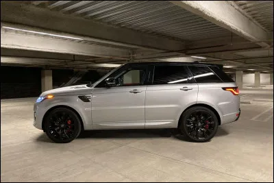 Pour beaucoup d'adeptes, ce 4×4 de ville est le summum du luxe ; quel est le nom de ce modèle ?