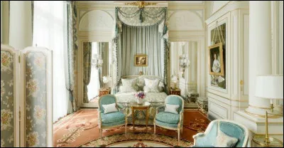 Joyau de la place Vendôme à Paris, voici sa suite impériale, quel est cet hôtel de luxe ?