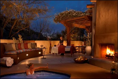 Le Boulders est un vaste et luxueux complexe hôtelier, avec golf, spa et 4 piscines, situé au cur du désert du Sonora, où peut-on y réserver son séjour ?