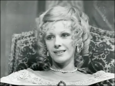 Cette actrice, qui a joué dans "L'Année dernière à Marienbad" de Resnais, "Baisers volés" de Truffaut, "Le Charme discret de la bourgeoisie" de Buñuel, se prénomme ...