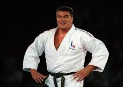 Ce judoka a gagné deux titres olympiques à Atlanta et à Sydney. Il est aussi quadruple champion du monde et champion d'Europe. Il se prénomme ...