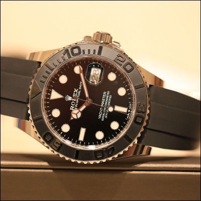 Un célèbre publicitaire avait déclaré "Si l'on n'a pas une ... au poignet à cinquante ans, c'est qu'on a raté sa vie". Quel est le nom de cette marque de montre de luxe ?