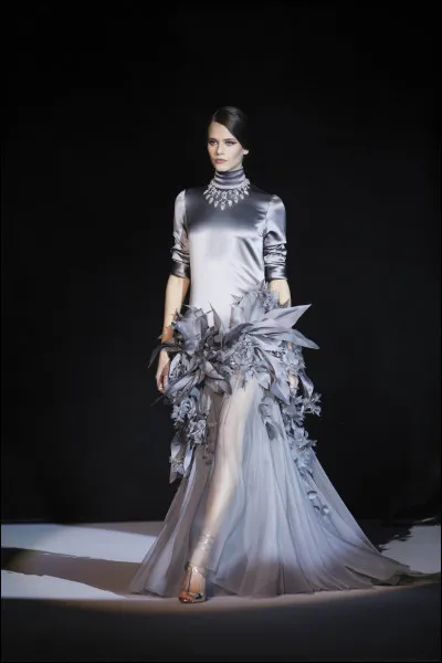 Et, selon une expression française, où pète celui qui vit dans l'opulence et dans le luxe ?