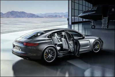 Luxueuse berline sportive au design peu conventionnel, voici la Panamera, création somptueuse de :
