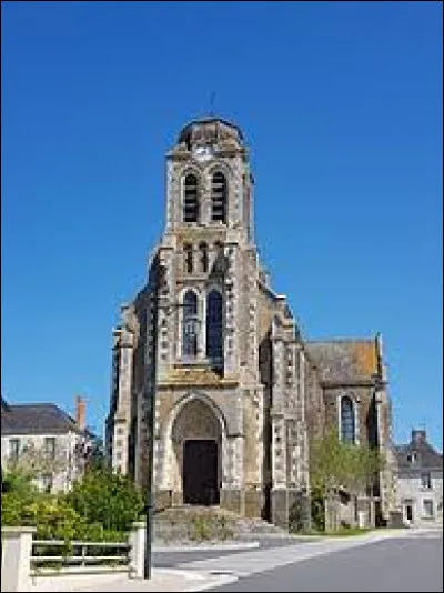 Vous avez sur cette image l'église Saint-Hilaire de Houssay. Commune Mayennaise, elle se situe en région ...