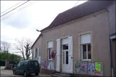 Petit village de l'arrondissement de Figeac, peuplé de 83 habitants, Sonac se situe en région et dans le département ...
