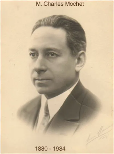 Quel vélo a inventé Charles Mochet en 1930 mais qui a été vite interdit parce que son coureur battait tous ses concurrents ?