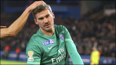 Nicolas Douchez a disputé 43 matchs avec le PSG. En 5 saisons au club, combien a-t-il disputé de rencontres de Ligue 1 ?
