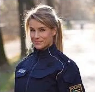 Replacez les homonymes au bon endroit !
La contractuelle qui met des _______ a les yeux en _______.