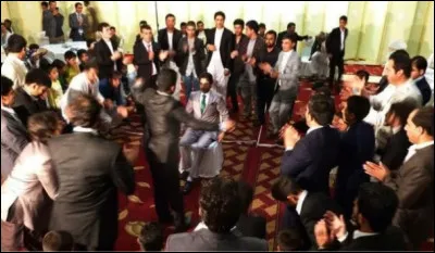 En Afghanistan, quelle loi a été votée pour limiter la frénésie des mariages ?