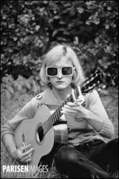 ''La Poupée qui fait non'' est un titre de Michel Polnareff. Qui a inventé le phonographe à cylindre et s'en est servi pour créer la première poupée parlante ?