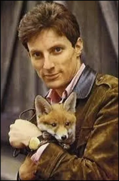 Hugues Aufray a chanté ''L'Épervier''. Sur quelle photo voit-on ce rapace ?