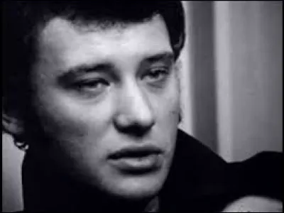 Quelle est la nationalité du groupe qui a créé la version originale de ''Noir c'est noir'' qui est un des titres de Johnny Hallyday ?