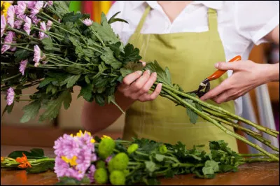 Cette petite équipe est indispensable lors de cérémonies. En effet, c'est elle qui est chargée de la décoration avec de magnifiques bouquets de fleurs. Quel est le métier ?