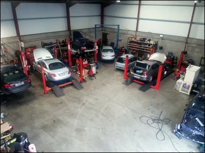 Cette zone nous permet d'entretenir le parc automobile et de rendre disponibles les différents véhicules que je possède. Quel est ce lieu ?