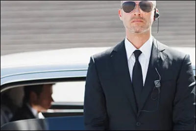 Avec ma fortune, je pourrais devenir une cible éventuelle pour les malfaiteurs. Pour assurer ma protection et celle de ma famille, ce service entre en piste. Lequel ?