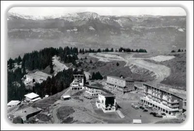 Vous l'avez compris Daniel Cathiard a d'abord été épaulé par son père, il se nommait Paul Cathiard, mais qui était son père, dans les années 1950, dans la station de Chamrousse ?